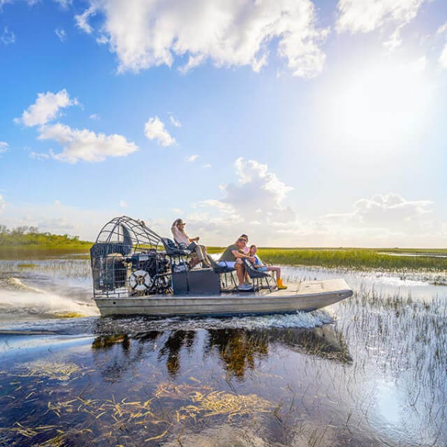 Passeio de aerobarco em Everglades, perto de Miami, Flórida