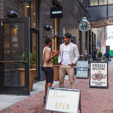 Passeando por Parker's Alley, em Detroit, Michigan