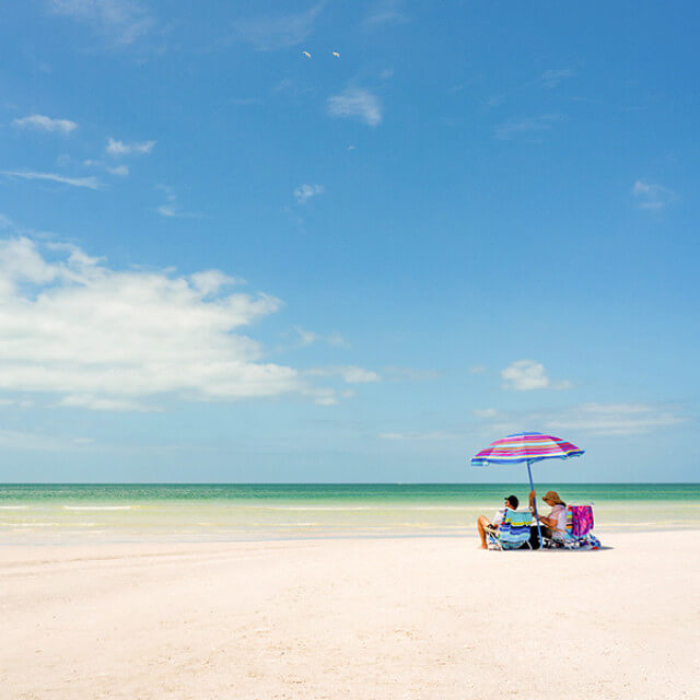 Relaxando na praia em Clearwater, Flórida