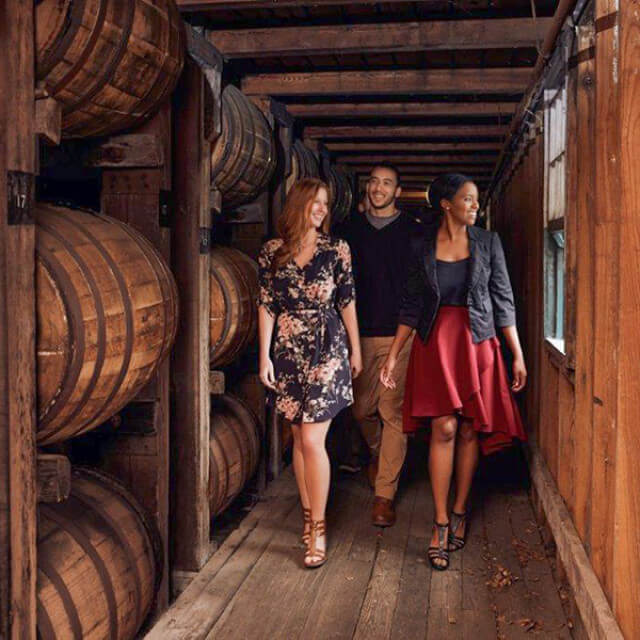 Caminhando pela Buffalo Trace Distillery em Frankfort, Kentucky