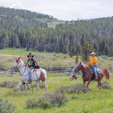Passeio a cavalo no Buffalo Paradise Guest Ranch em Buffalo, Wyoming