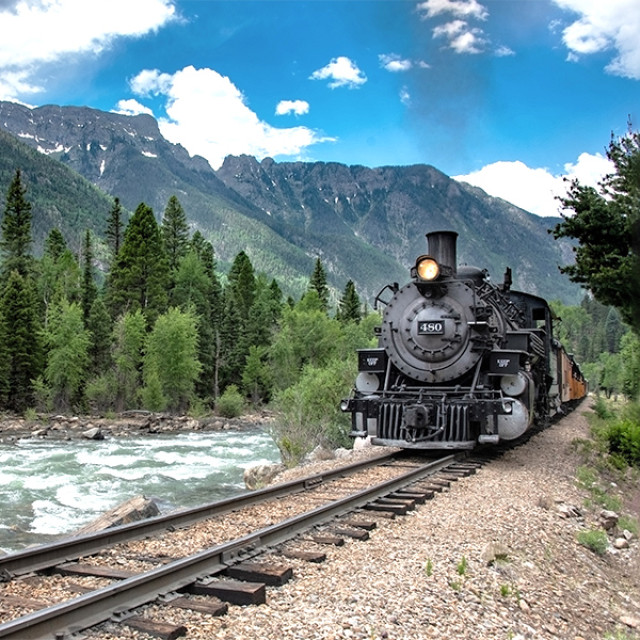 Embarcando em uma viagem pelo rio na Durango & Silverton Narrow Gauge Railroad, no Colorado