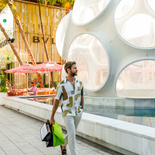 Aproveitando as esculturas e compras no Design District em Miami, Flórida