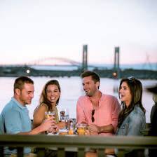 Jantar no convés em Portsmouth, New Hampshire