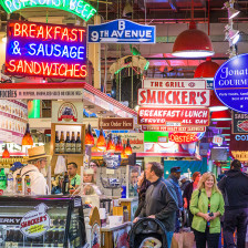 Barracas de comida do Reading Terminal Market na Filadélfia, Pensilvânia