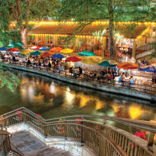 Anoitecer no rio Walk, na cidade de San Antonio, Texas