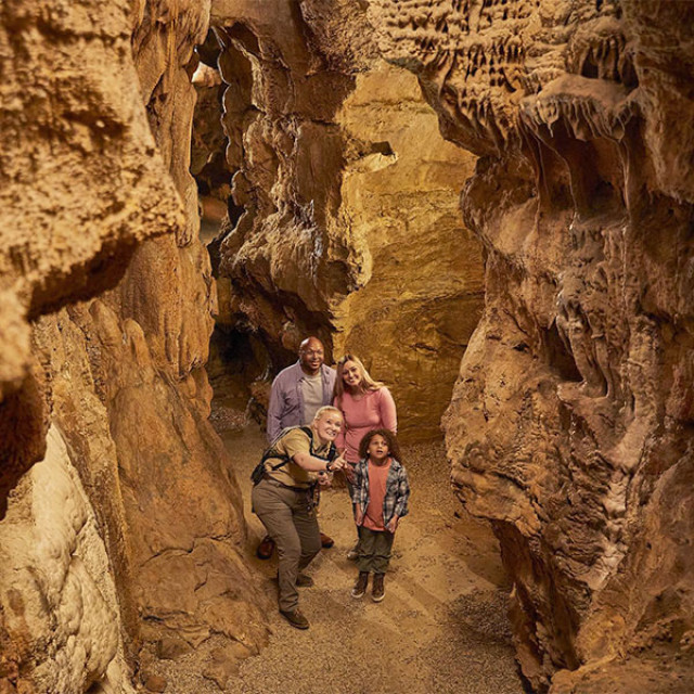 Passeio subterrâneo no Carter Caves State Resort Park em Olive Hill, Kentucky